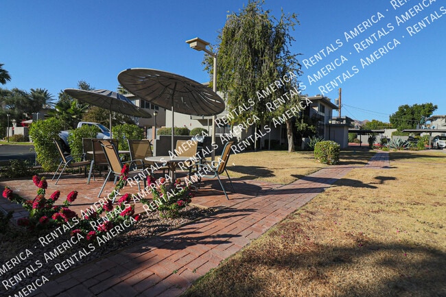 Building Photo - 4132 E Calle Redonda