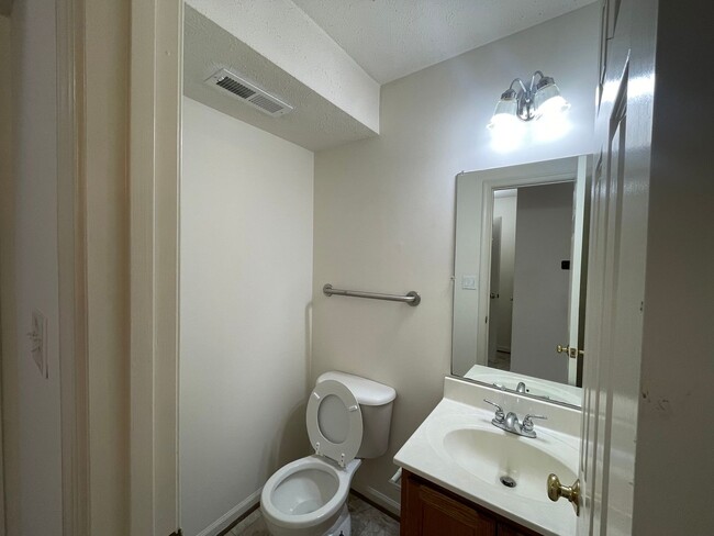 Foto del edificio - 1206 Long Meadows Dr
