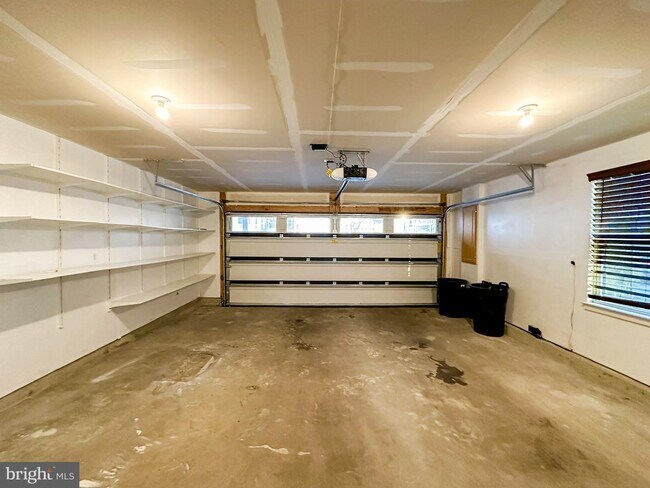 Building Photo - 601 Colindale St