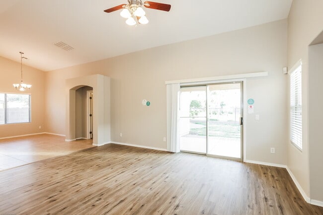Building Photo - 22333 E Via Del Rancho Rd