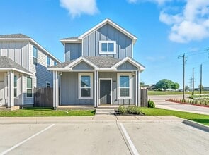 Building Photo - 3475 Valley Vista Dr