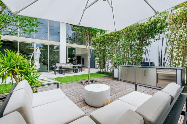 Foto del edificio - 300 Collins Ave