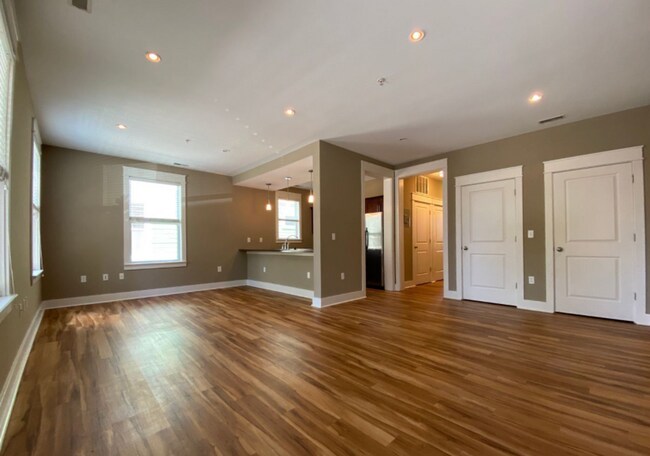 Foto del edificio - 425 E Hillside Dr