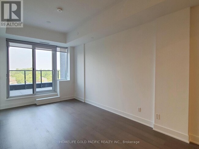 Photo du bâtiment - 8-908 Manor Rd W