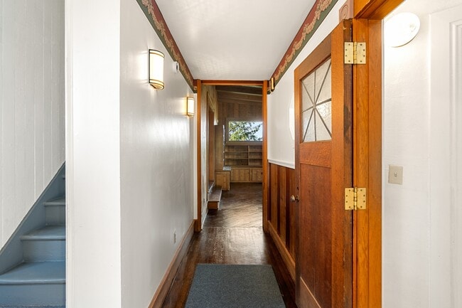 Building Photo - 605 Terrace Ave