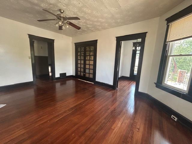 Foto del edificio - 3966 Regent Ave