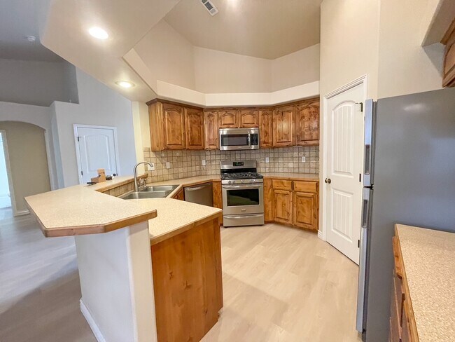 Building Photo - 14593 N Vintage Way