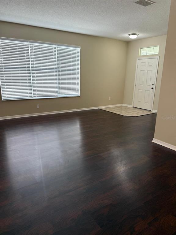 Foto del edificio - 1930 Torchwood Dr