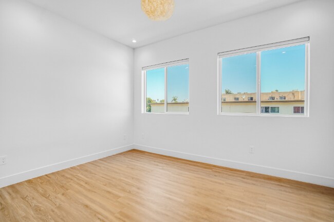 Foto del edificio - 4800-4802 S Slauson Ave