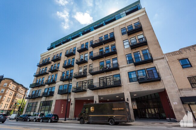Foto del edificio - 1645 W Ogden Ave