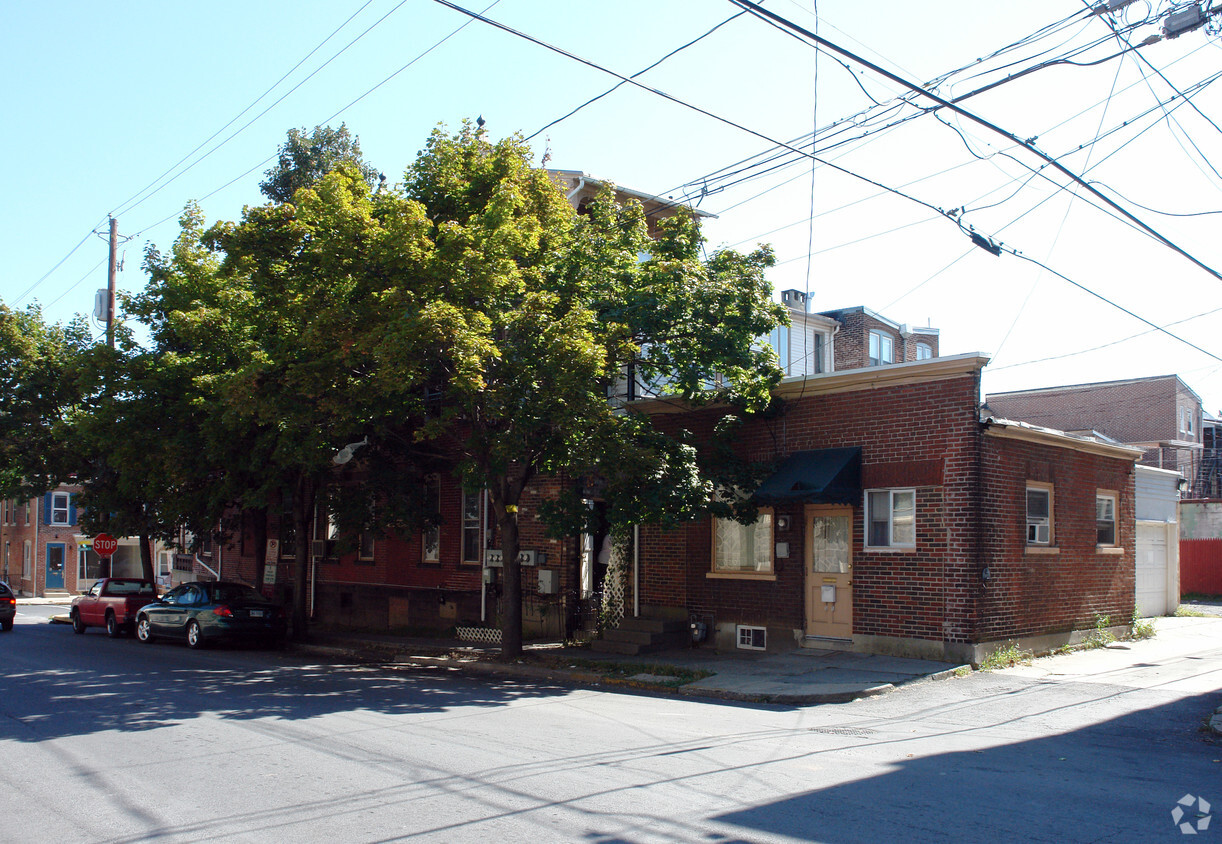 Building Photo - 348 N 9th St