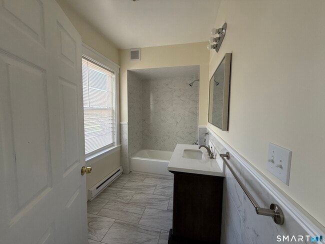 Foto del edificio - 140 Hynes Ave