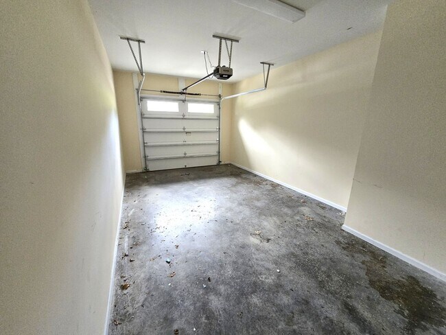 Foto del edificio - 1232 Highland Hall Rd