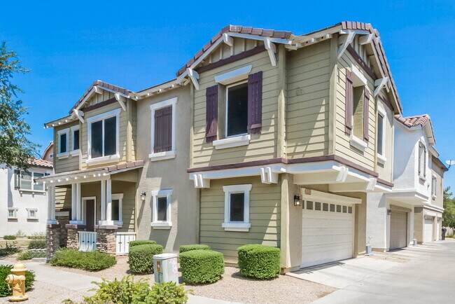 Building Photo - 4318 E Jasper Dr