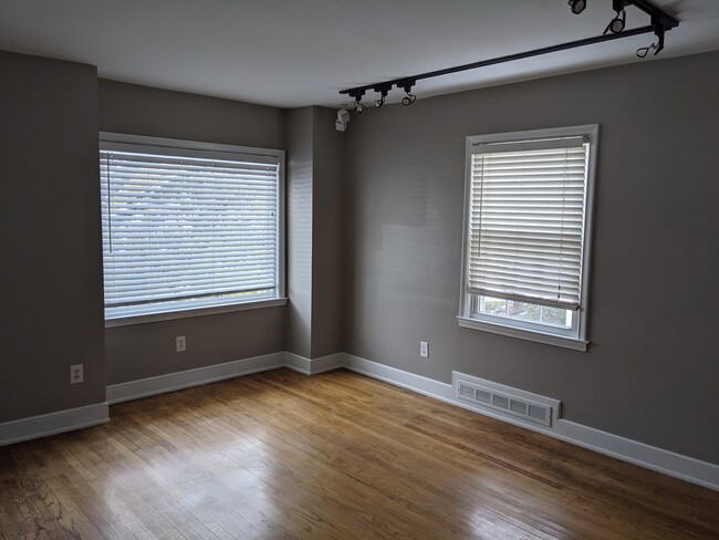 Living room - 625 S Campbell Rd