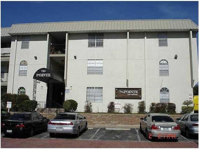 Foto del edificio - Live Your Best Life at This Downtown Condo...