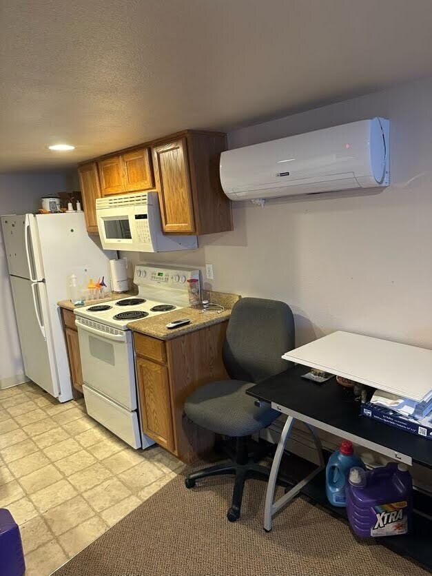 Kitchen - 235 N Alameda Ave