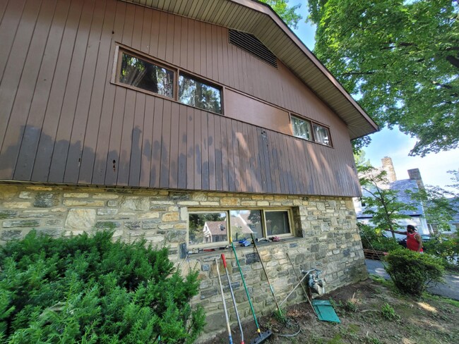 Building Photo - 7806 Cobden Rd