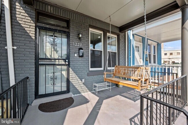 Foto del edificio - 1223 Rock Creek Ford Rd NW