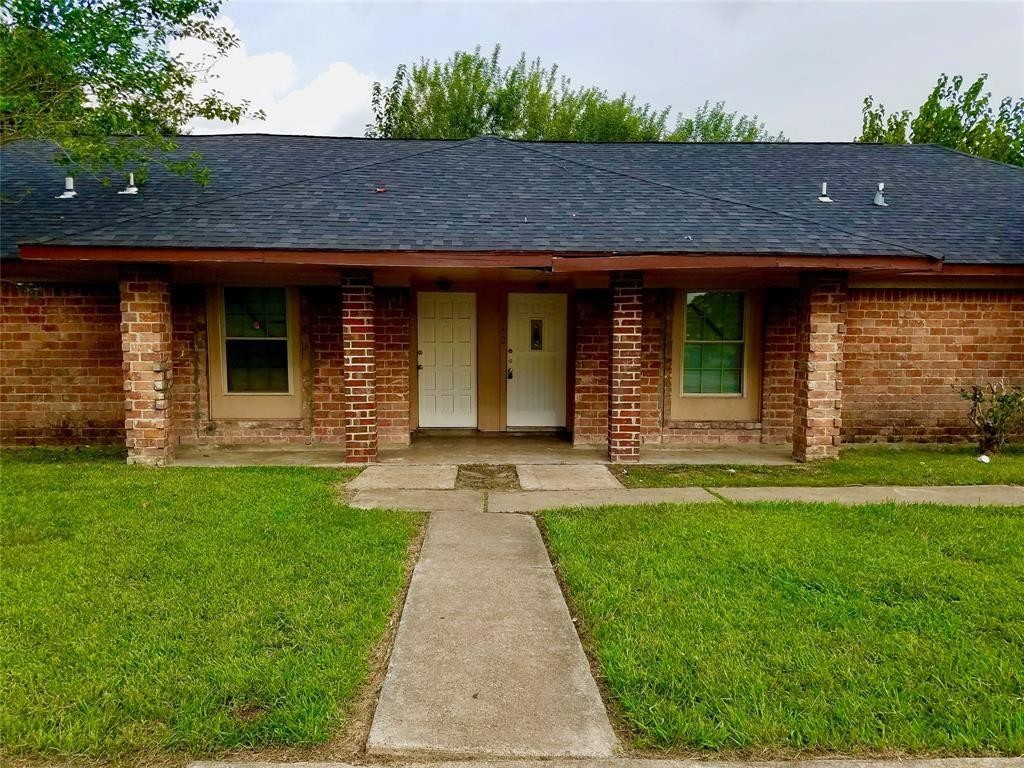 Primary Photo - 6664 W Fuqua St