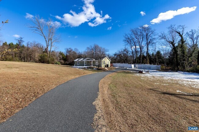 Foto del edificio - 703 Tilman Rd