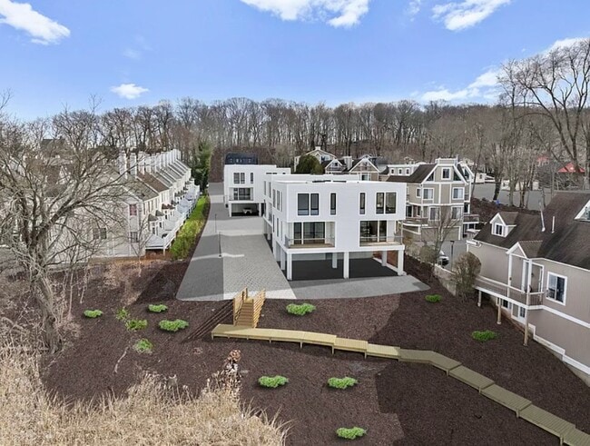 Building Photo - 904 Quinnipiac Ave