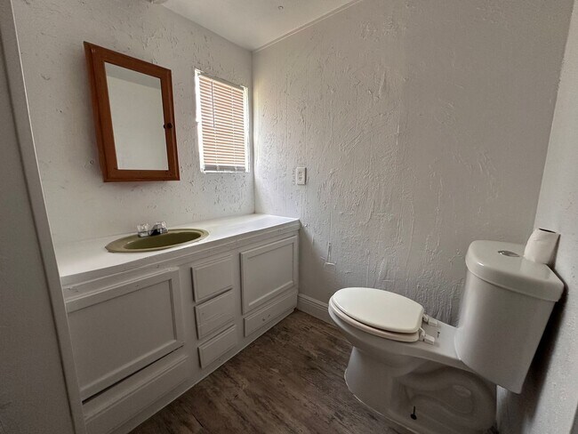 Foto del edificio - 2Bed 1Bath Rent To Own in Zephyrhills, FL