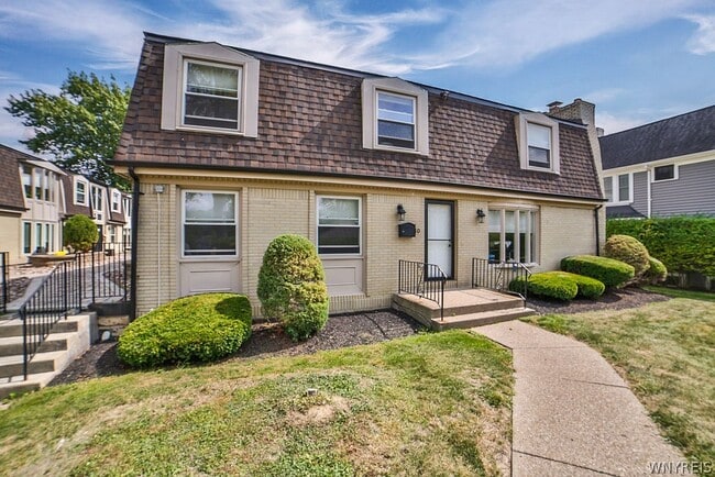 Foto del edificio - 32 Bernhardt Dr