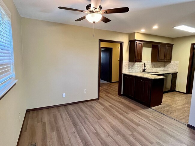 Foto del edificio - Beutiful 2 Bed 2 Bath Home in Downtown Edmond