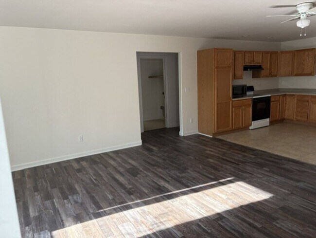 Foto del edificio - 1460 Parker Ave
