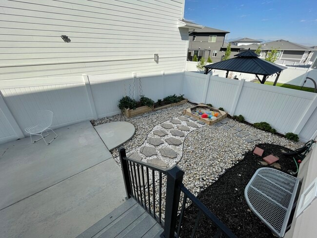 Building Photo - 15396 S Gooding Ln