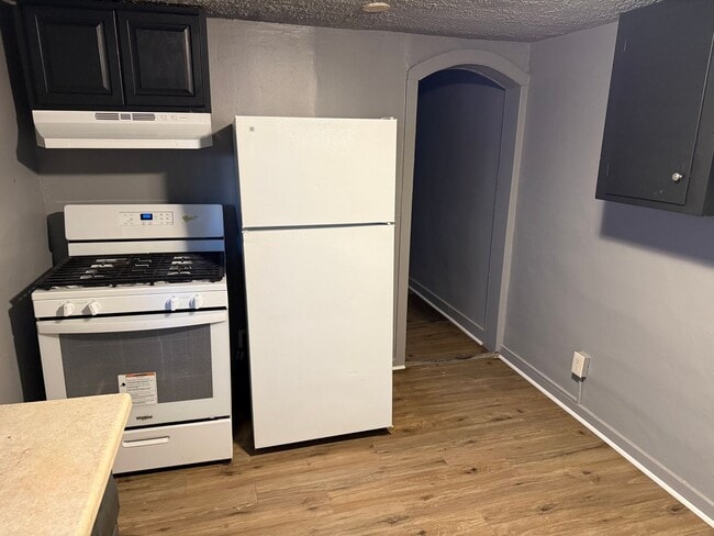 Two bedroom House available now!!! 109 1/2 S. Jackson St Section 8 accepted! - Two bedroom House available now!!! 109 1/2 S. Jackson St Section 8 accepted!