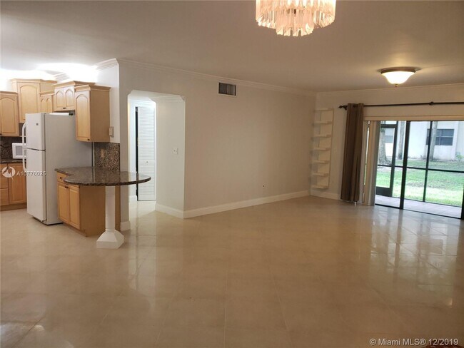 Foto del edificio - 511 Ives Dairy Rd