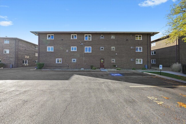 Building Photo - 9008 W 140th St
