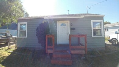 Building Photo - 2538 Orchard Ave