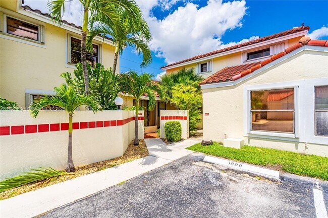Building Photo - 1612 San Remo Cir