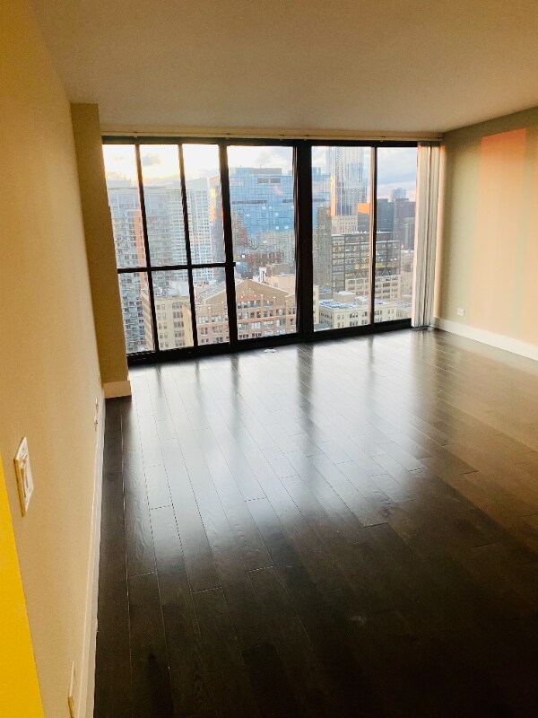Foto del edificio - 273 S State St
