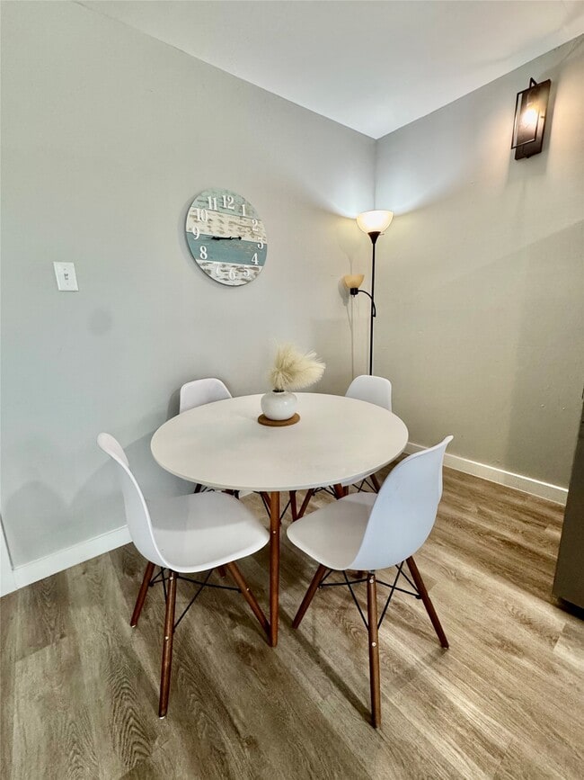 Foto del edificio - 6705 Fairway Dr