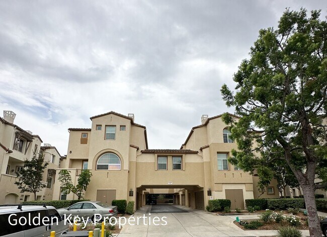 Foto del edificio - Beautiful, highly desirable end-unit in Co...