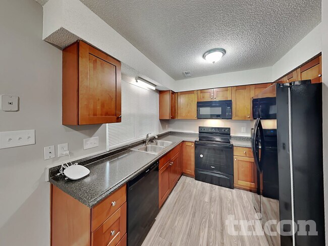 Foto del edificio - 6000 Whitewater Dr