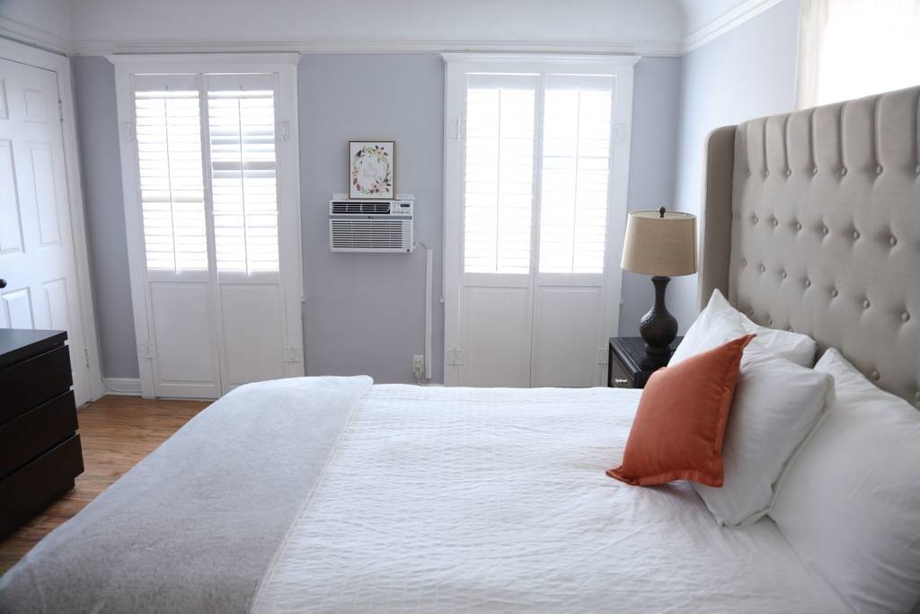 Foto principal - 137 S Rexford Dr