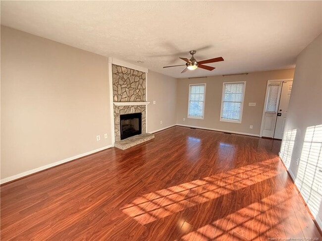 Building Photo - 2402 Larwood Dr