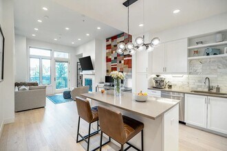 Building Photo - 3301 Arapahoe Ave