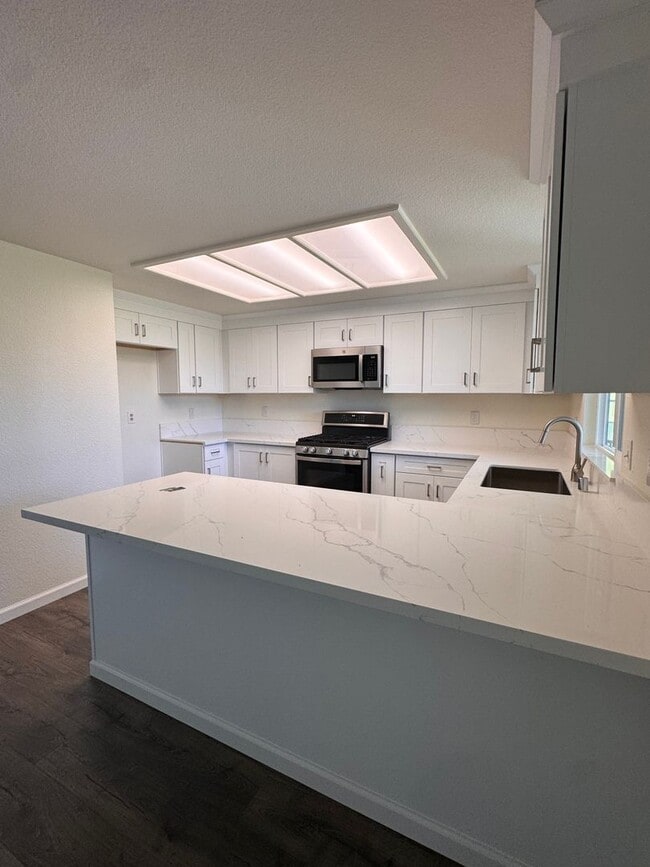 Building Photo - 11318 Torrey Pines Dr