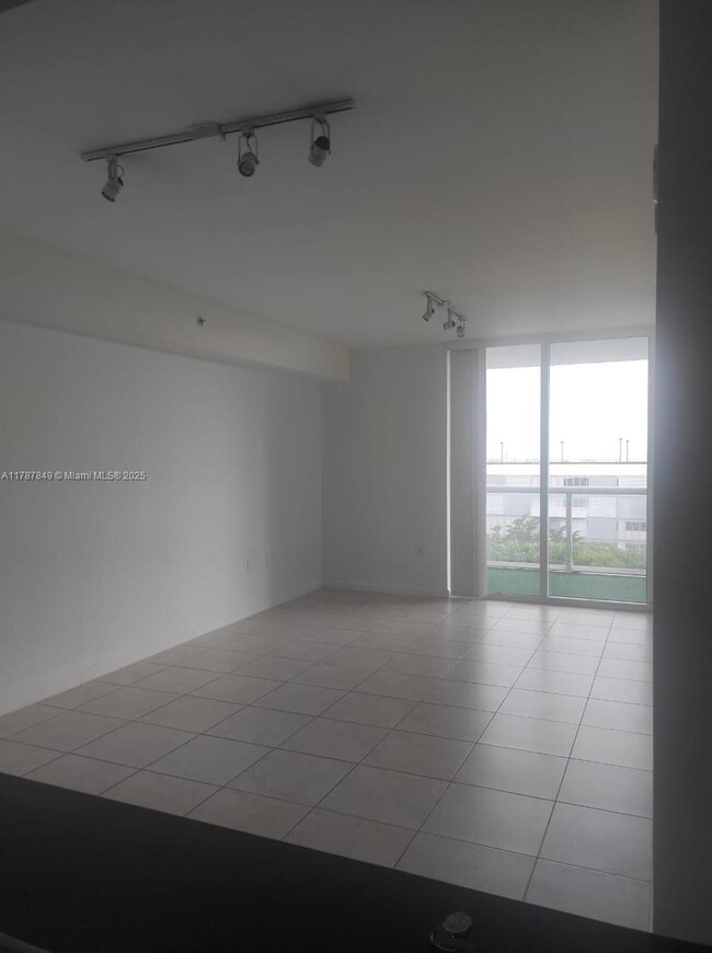 Foto del edificio - 1871 NW S River Dr