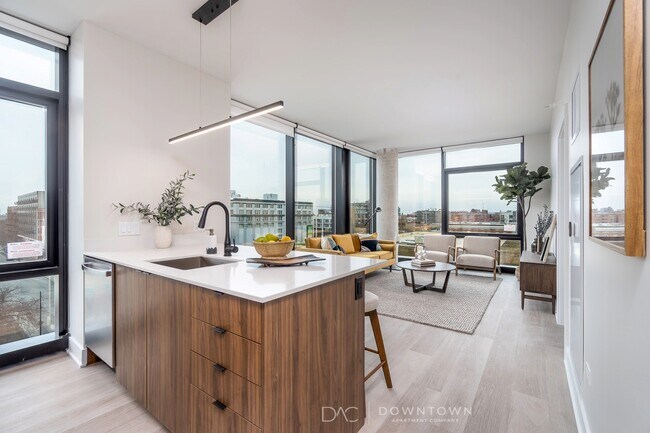 Foto del edificio - 1056 W Van Buren St