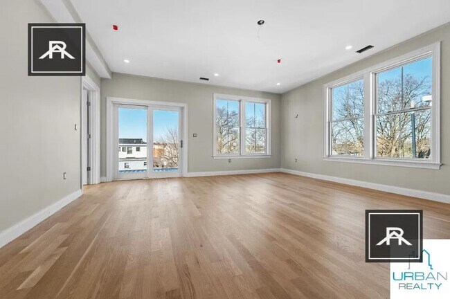 Foto del edificio - 4 bedroom in Brighton MA 02135