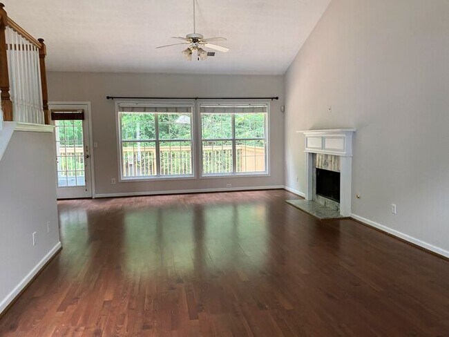 Building Photo - Large home with finished basement