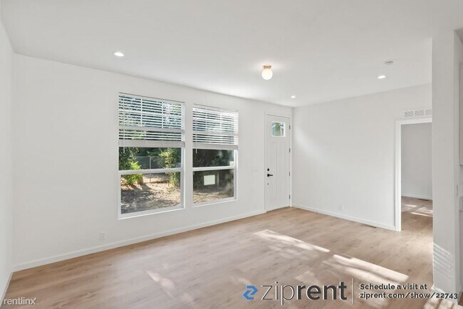 Foto del edificio - 3 br, 2 bath House - 1133 Lovell Ave, Camp...
