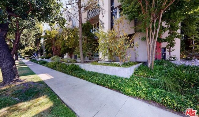 Building Photo - 5151 Balboa Blvd